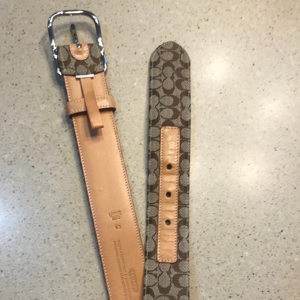 COACH Women’s Signature Belt Large